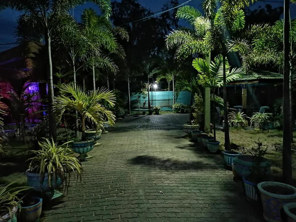 Sea View Resort Kallady Exterior photo