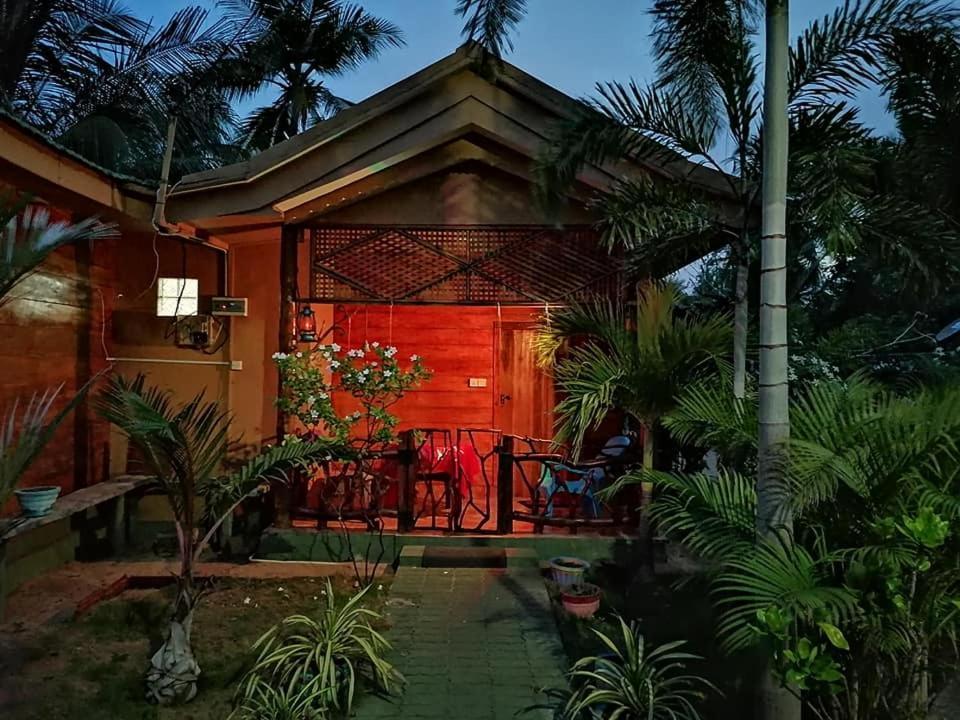 Sea View Resort Kallady Exterior photo